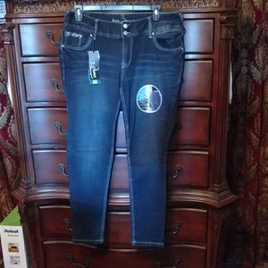 Ariya Jeans